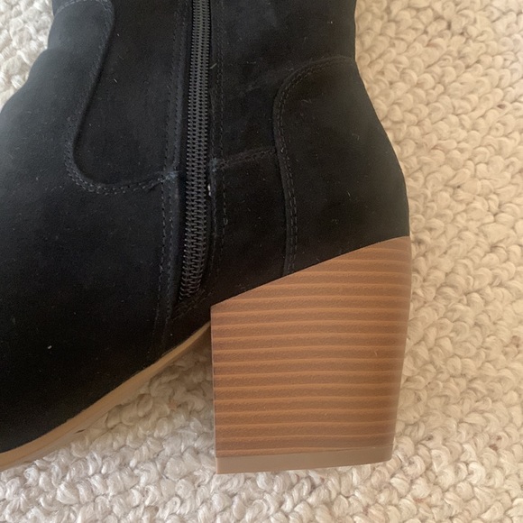 Black faux suede boots size 9.5 NEW - Picture 6 of 7